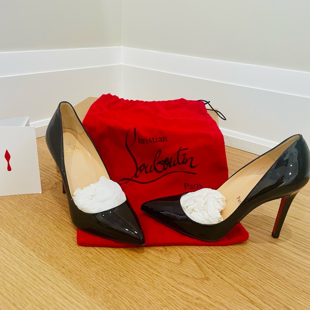 Christian Louboutin, Patent Leather Pigalle, 85 mm Pump
Size 5.5